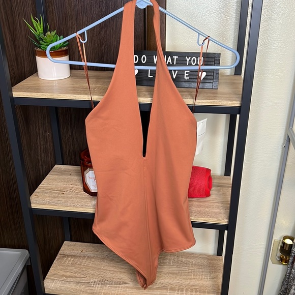 Abercrombie & Fitch NWT Halter Twist Front Bodysuit Small - Picture 2 of 6